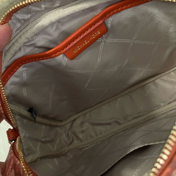 New 💕 mk jet set EW Lg crossbody - Picture 7 of 9